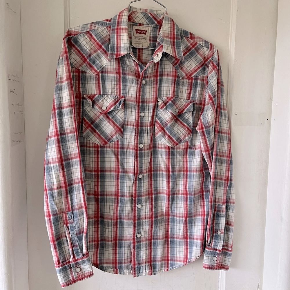 Levi’s size small long sleeve